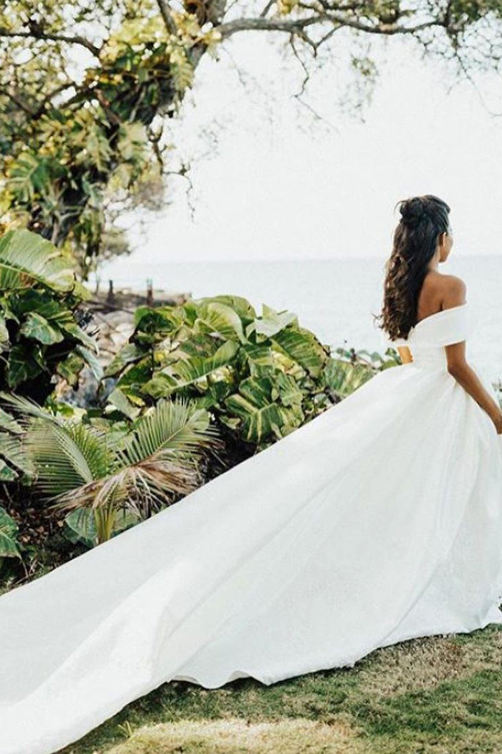 White V-Neck Off The Shoulder Ball Gown Wedding Dress with Lace