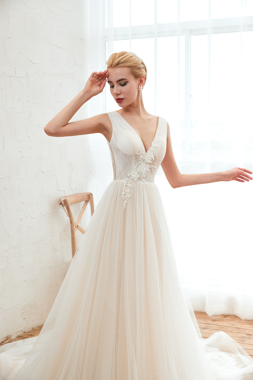 Romantic Wide Straps A-Line Wedding Dress With Tulle