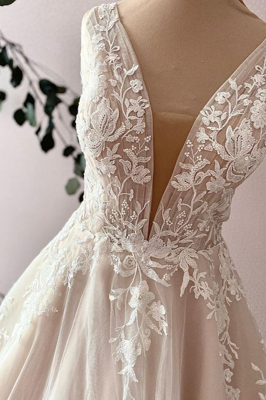 Elegant Sweetheart A-Line Wedding Dress with Wide Straps & Tulle Appliques Lace