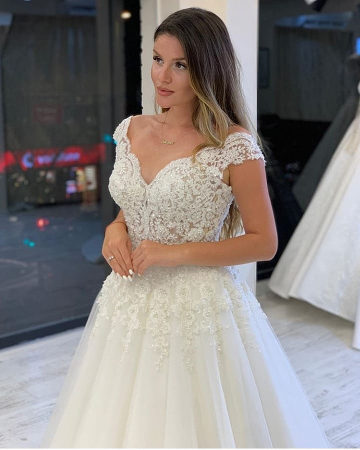 Elegant V-Neck Wide Straps Pearl Tulle A-Line Wedding Dress with Appliques Lace