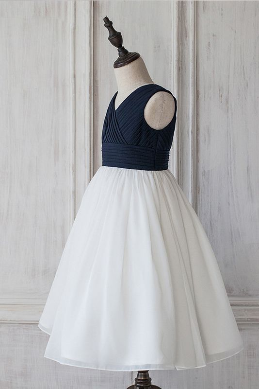 V Neck Sleeveless Flower Girl Dress in Tulle