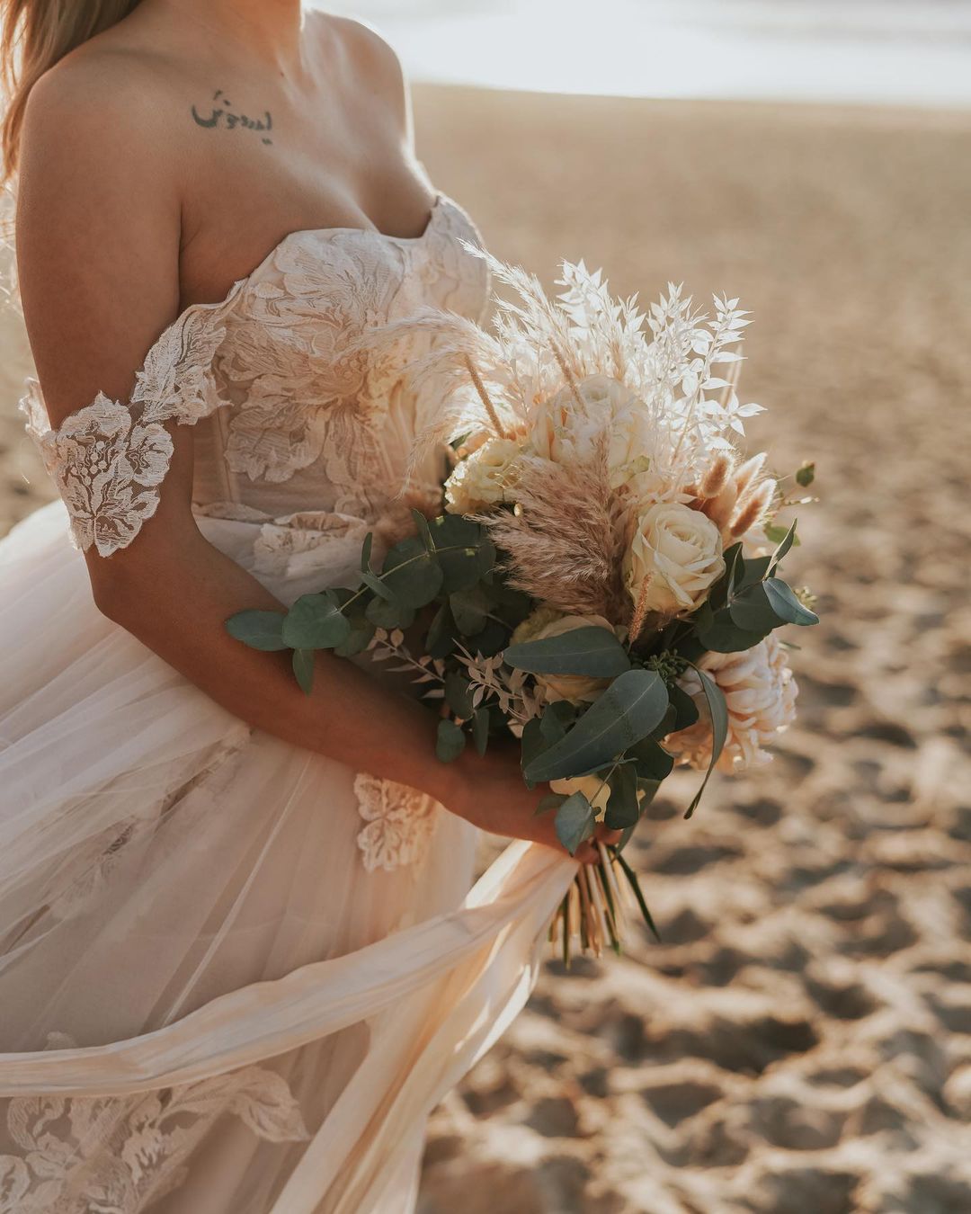 Vintage A-Line Off-the-Shoulder Wedding Dress With Appliques Lace Tulle