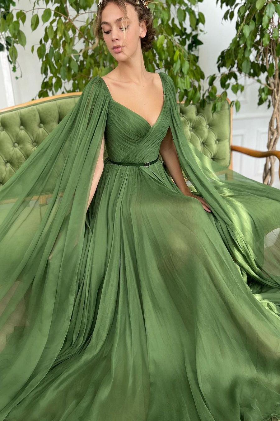 Elegant Green Tulle Split Prom Dress with Puffy Long Sleeves