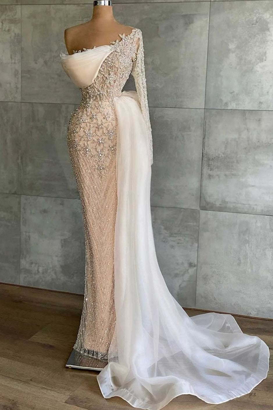 Chic White Mermaid Prom Dress with Appliques and Beaded Long Sleeves