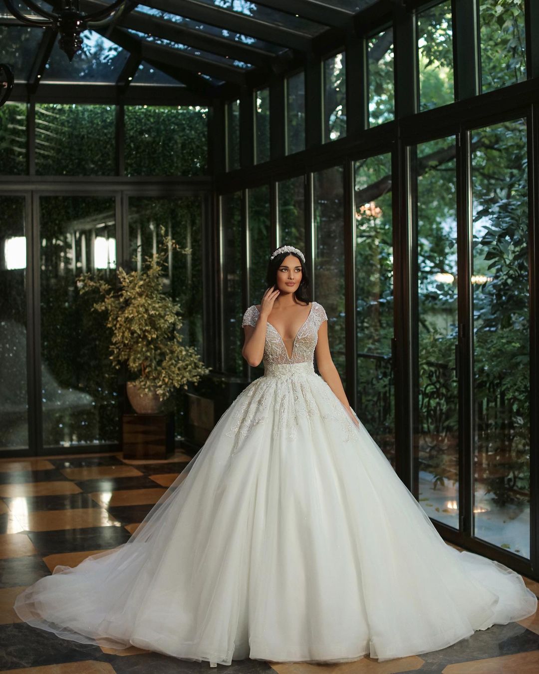 Luxury A-line V-neck Cap Sleeves Wedding Dress with Beads and Tulle