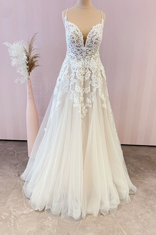 Stunning A-Line Tulle Wedding Dress with Spaghetti Straps and Appliques Lace