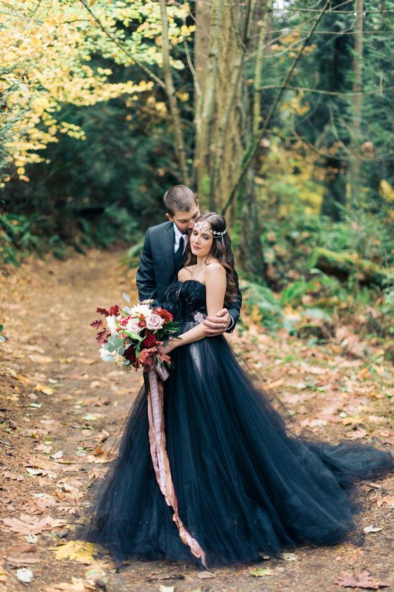 Modest Black A-line Strapless Tulle Long Wedding Dress With Appliques Lace