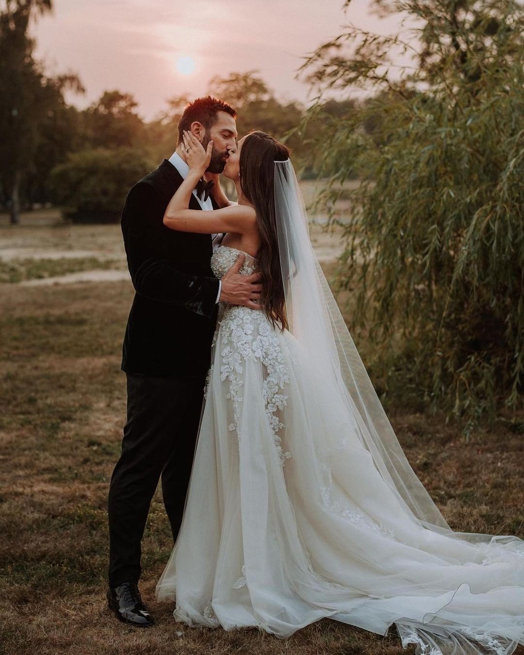 Romantic Sweetheart Lace A-Line Floor-length Wedding Dress