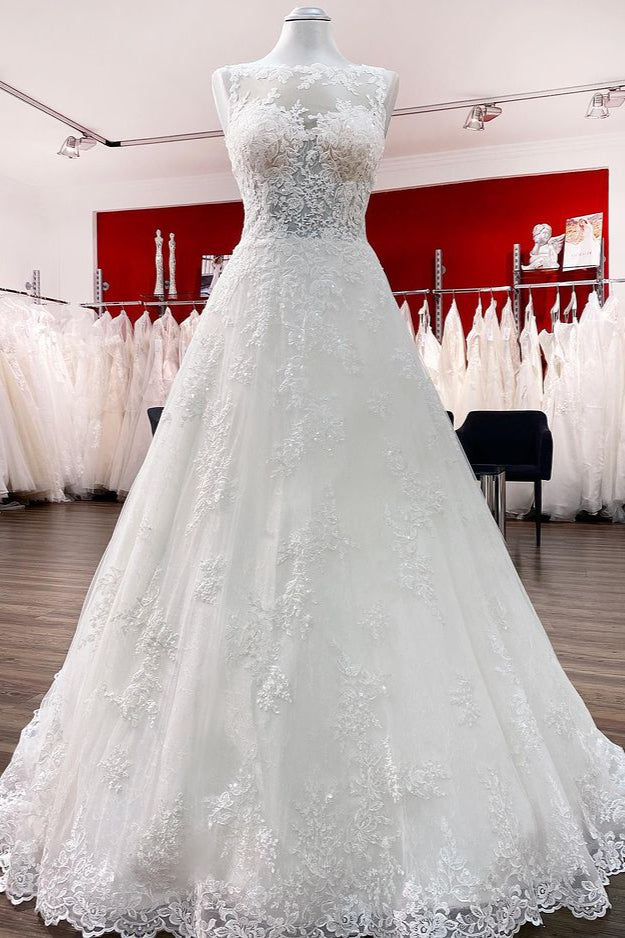 Graceful A-line Jewel Tulle Wedding Dress with Lace Appliques