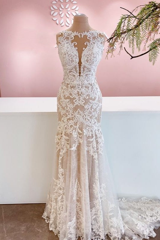 Glamorous Bateau Mermaid Wedding Dress with Appliques Lace Tulle