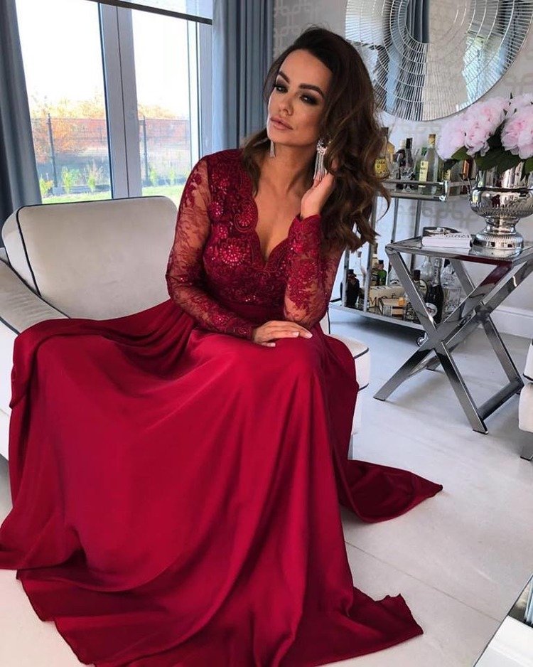 Elegant V-Neck Lace Prom Dress with Slit