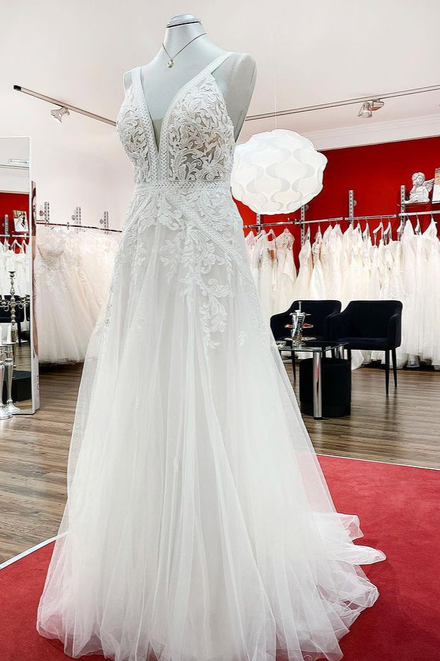 Long A-line Sleeveless Tulle Wedding Dress with Lace Appliques