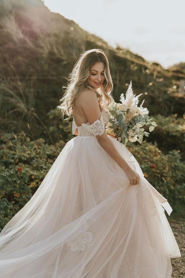 Vintage A-Line Off-the-Shoulder Wedding Dress With Appliques Lace Tulle