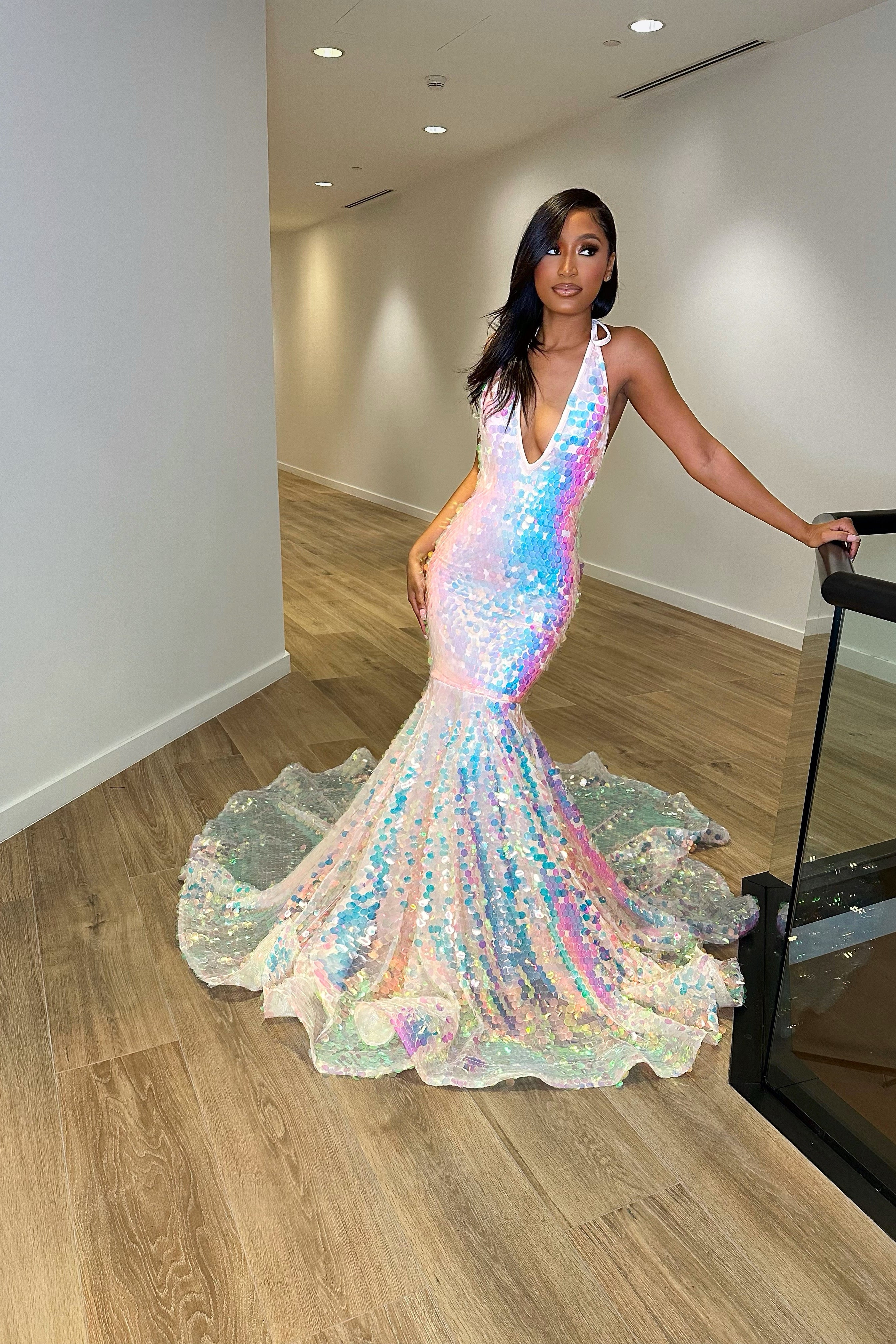 Halter Neck Sequins Mermaid Princess Prom Dress with Laser Light Trumpet Sleeves