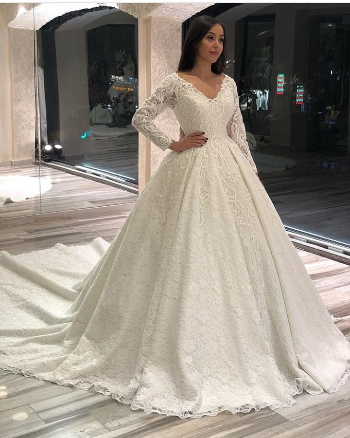 Elegant A-line Deep V-neck Long Sleeves Wedding Dress with Appliques Lace