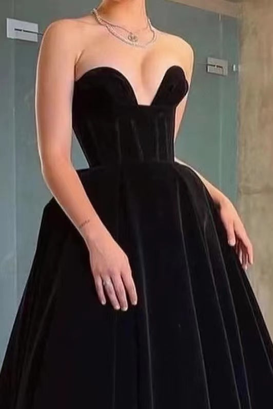 Black Strapless Sweetheart Sleeveless Evening Dress