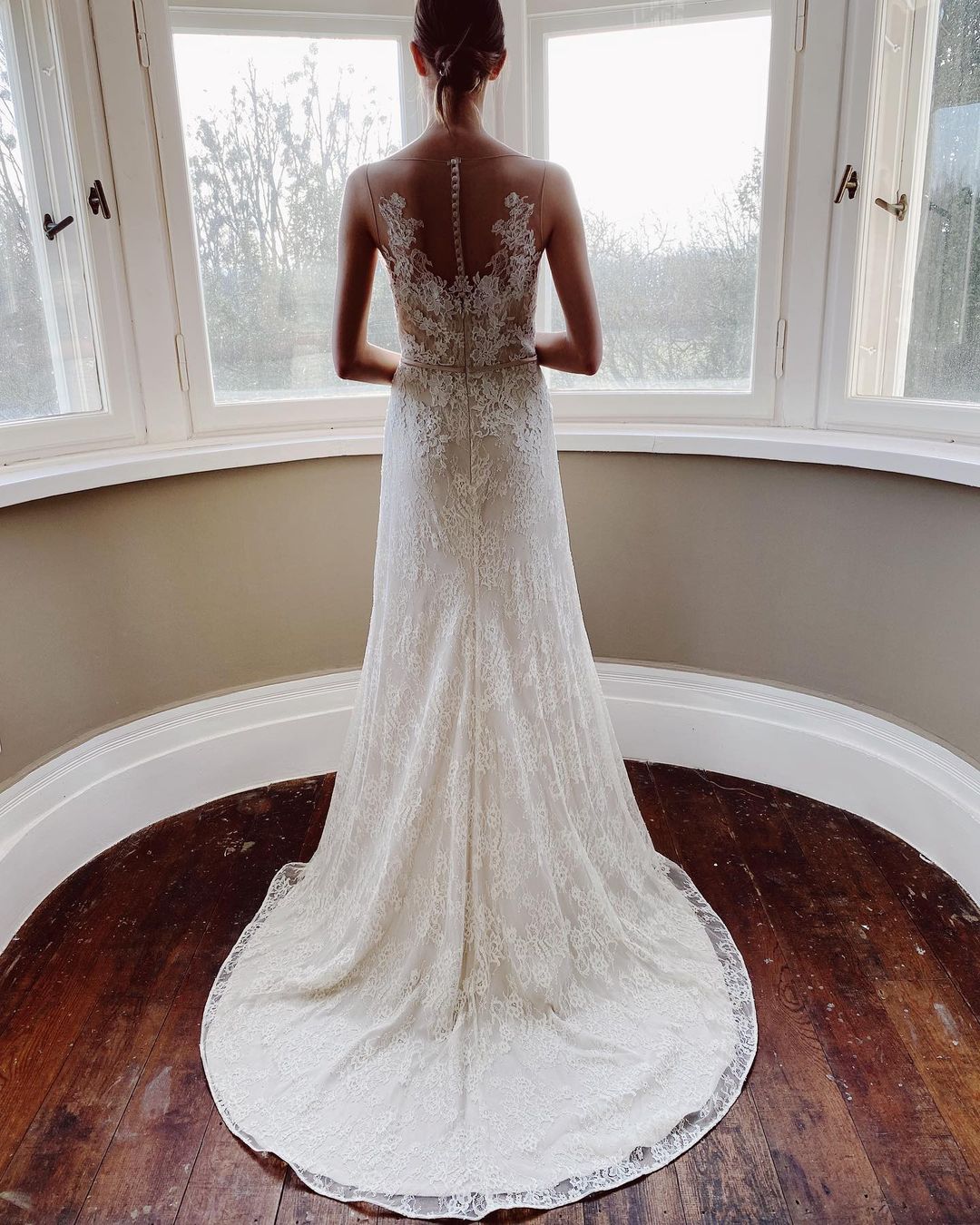 Classy Bateau Mermaid Wedding Dress With Lace and Pearl Sash Appliques