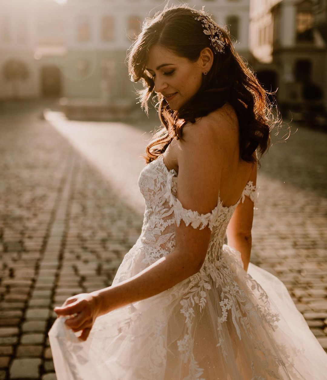 Elegant Long A-line Off-the-Shoulder Lace Tulle Wedding Dress