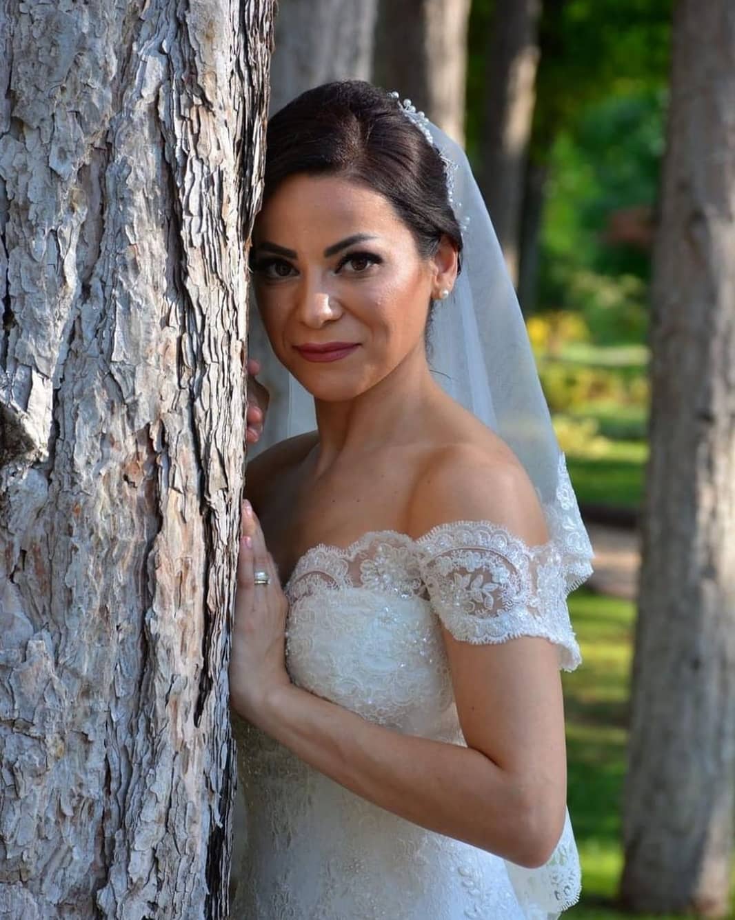 Long Off-the-shoulder Mermaid Wedding Dress With Lace Appliques