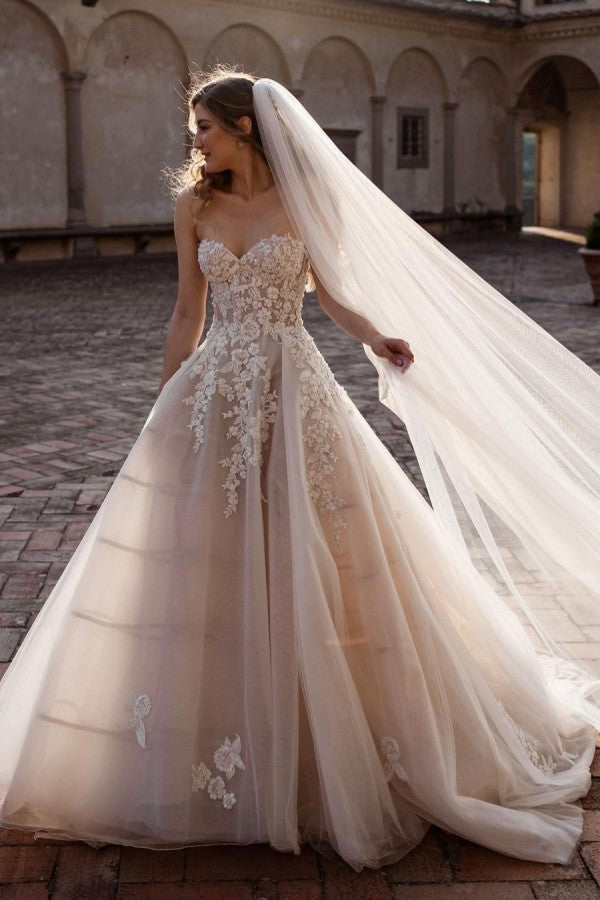 Charming Sweetheart A-Line Wedding Dress with Tulle Floral Lace Backless Train