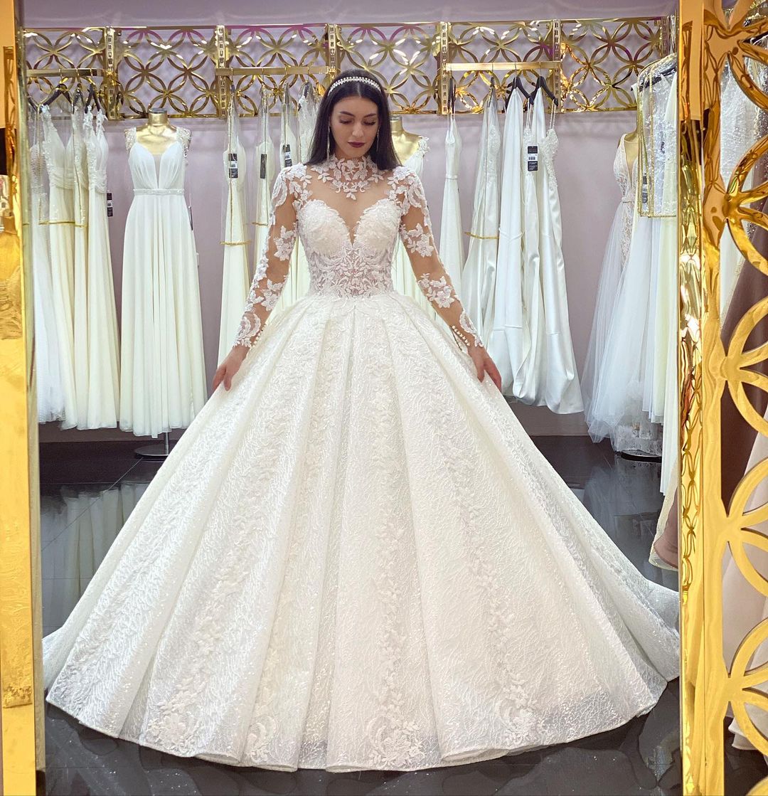 Gorgeous High-neck Long Sleeves Wedding Dress With Lace Appliques