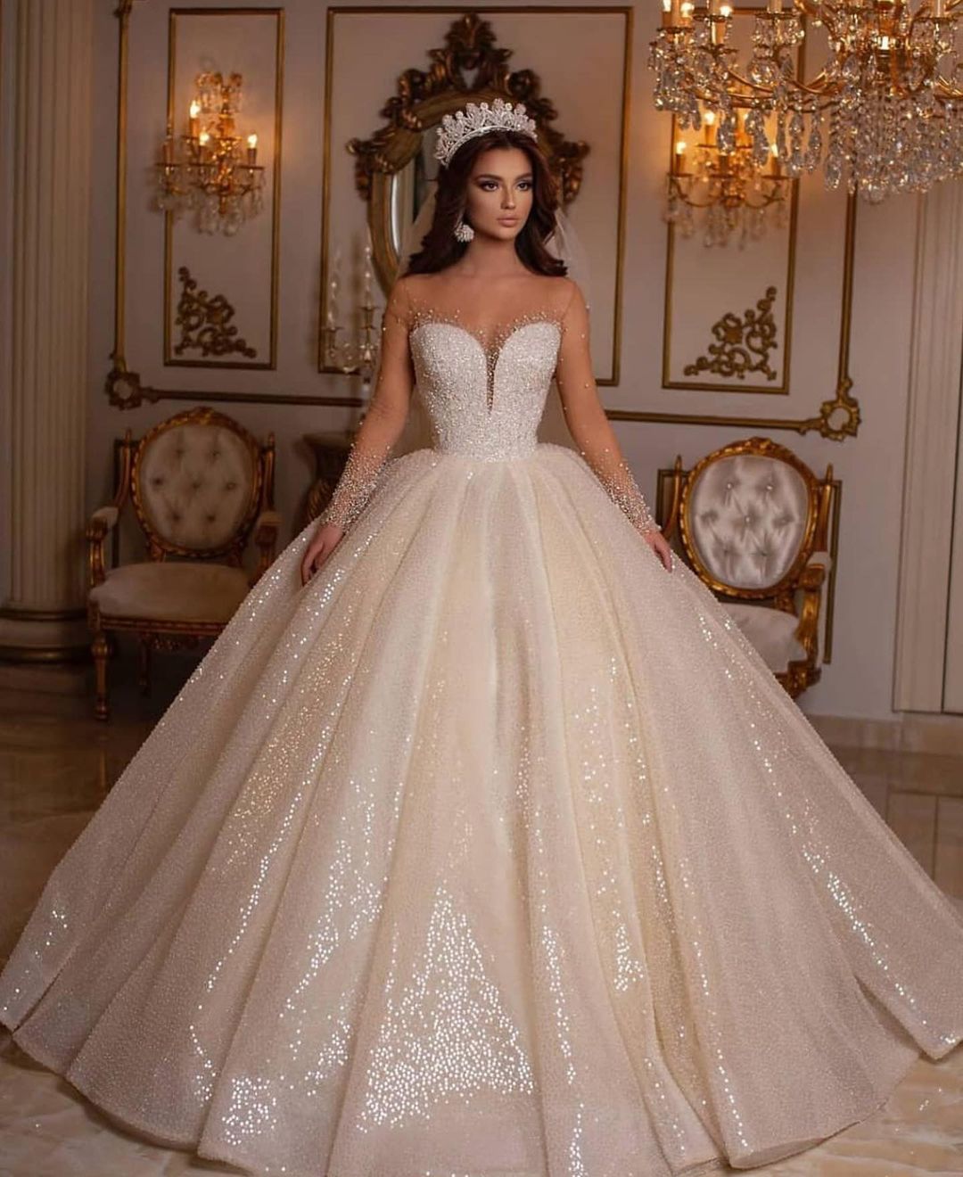 Luxury Sweetheart Wedding Dress with Long Sleeves and Ball Gown