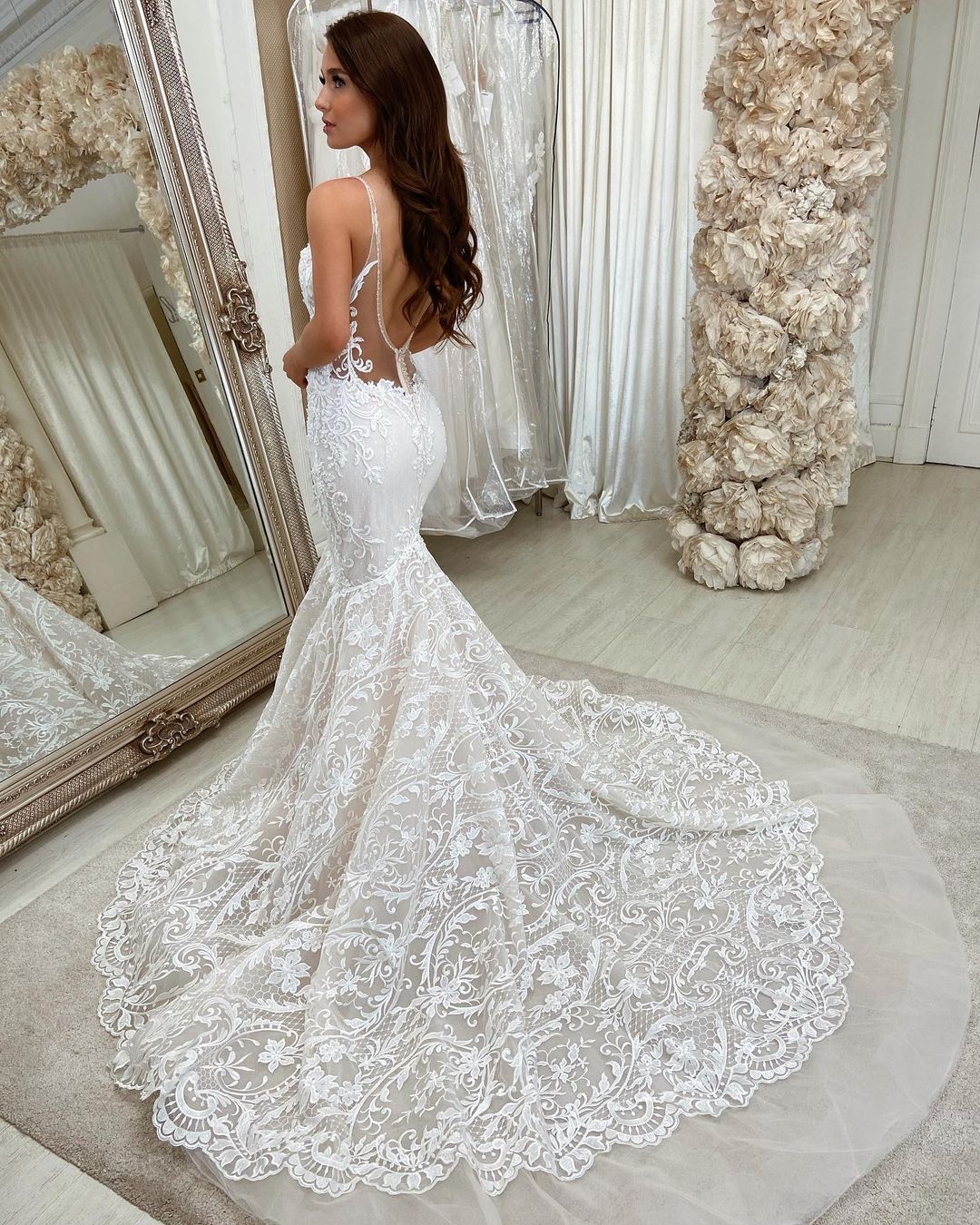 Chic Long Mermaid Sweetheart Spaghetti Straps Wedding Dress with Lace Backless