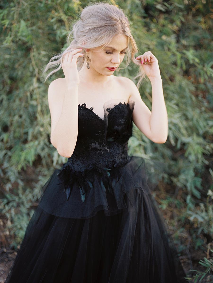 Classy Black Long Sweetheart Open Back Wedding Dress With Lace Tulle