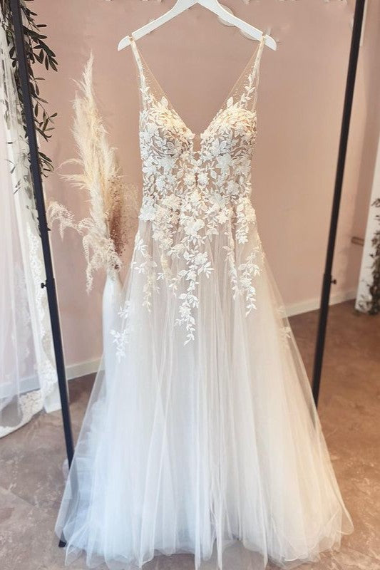 Sweetheart A-Line Tulle Wedding Dress with Spaghetti Straps and Appliques Lace