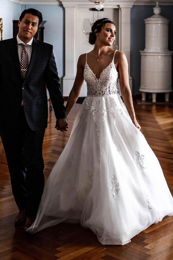 Elegant A-line Spaghetti Strap Wedding Dress with Lace Tulle