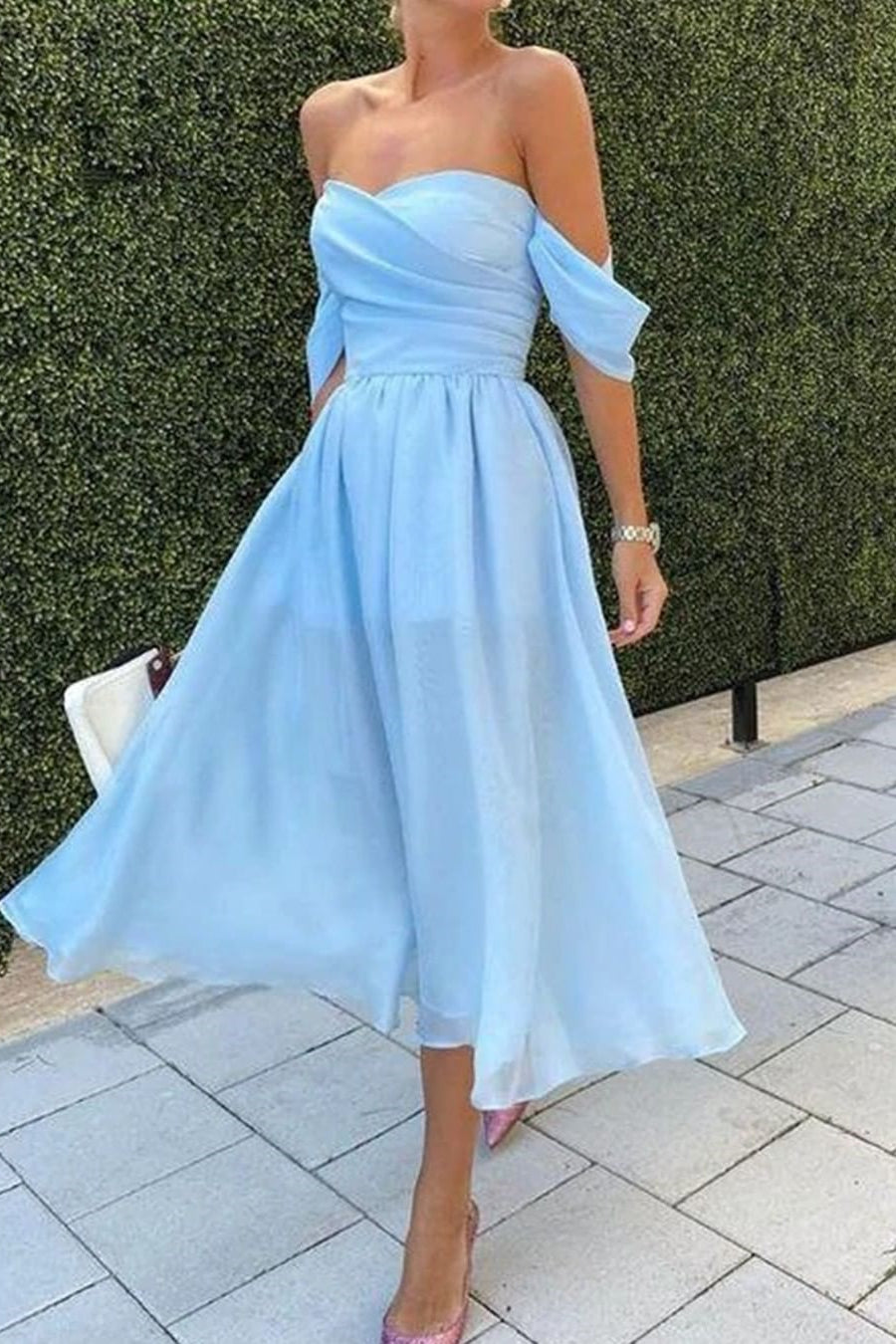 Short Evening Dress With Strapless Off-The-Shoulder in Baby Blue