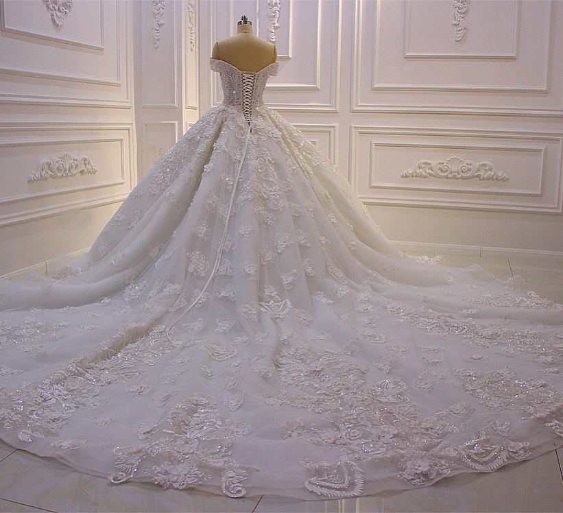 Gorgeous Sweetheart Off-the-Shoulder Backless Wedding Dress With Appliques Lace Ruffles Tulle