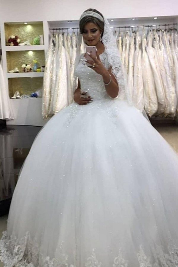 Elegant White Sleeveless Ball Gown With Lace for Weddings