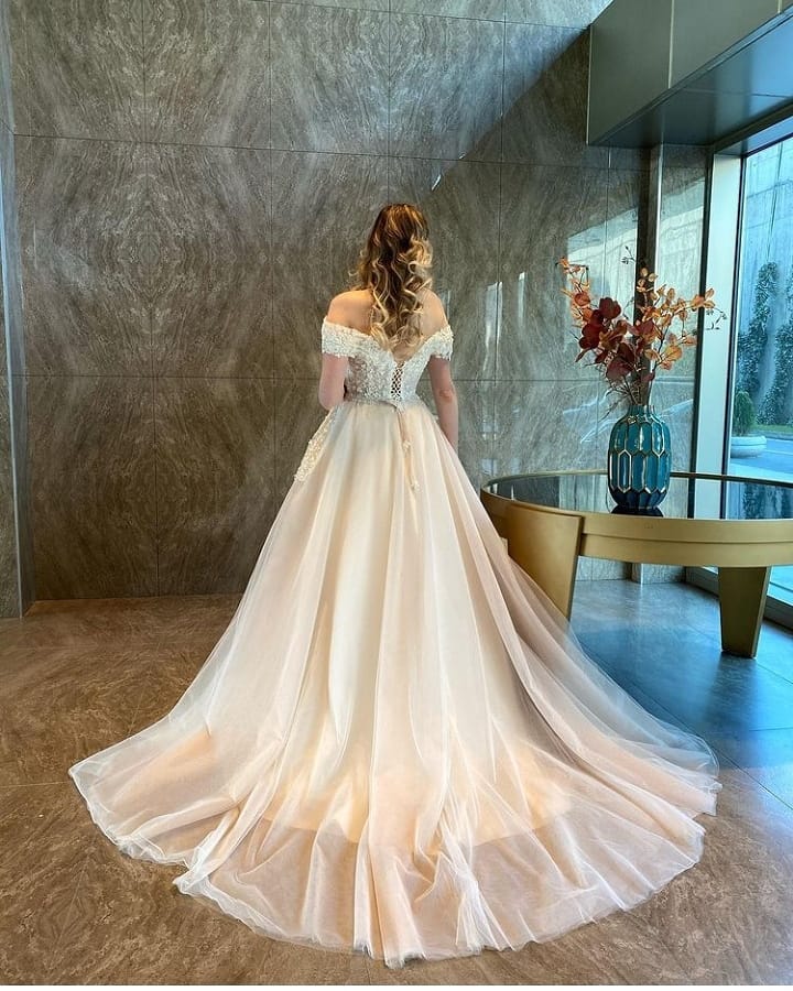A-Line Sweetheart Off-the-Shoulder Backless Wedding Dress with Tulle Appliques Lace