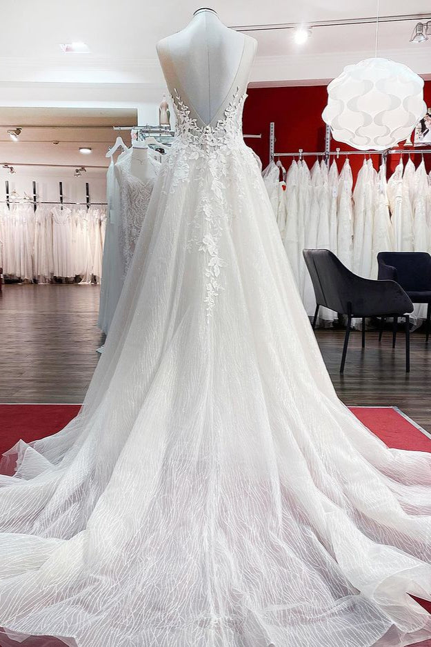 Long A-line Tulle Sleevless Wedding Dress With Lace Appliques and Ruffles