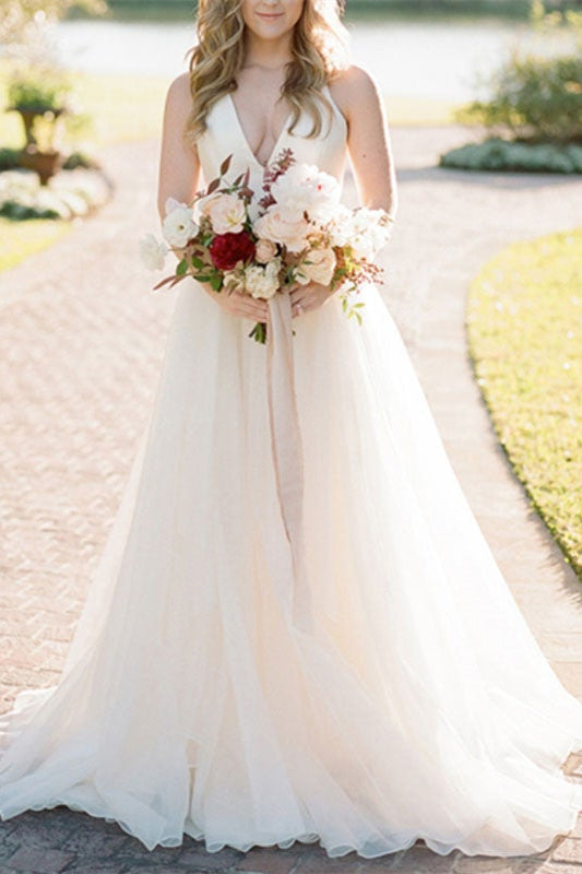 Modern V-Neck Sleeveless Tulle Wedding Dress