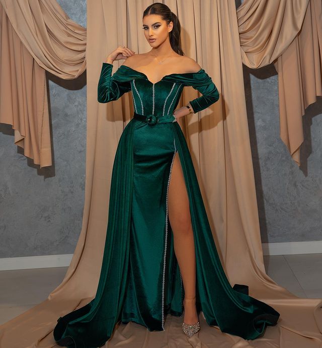 Dark Green Front Split Mermaid Sweetheart Prom Dress With Belts and Long Sleeves