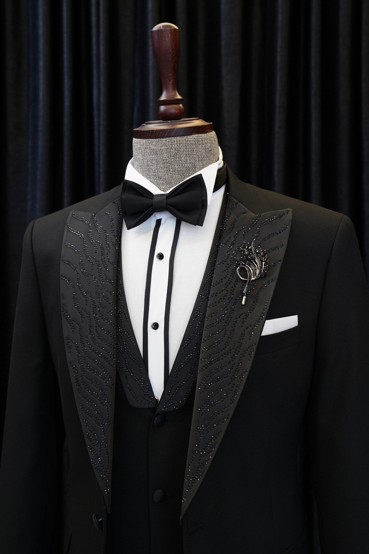 Barry Lastest Design Stylish Black 3-Piece Peaked Lapel Wedding Suit
