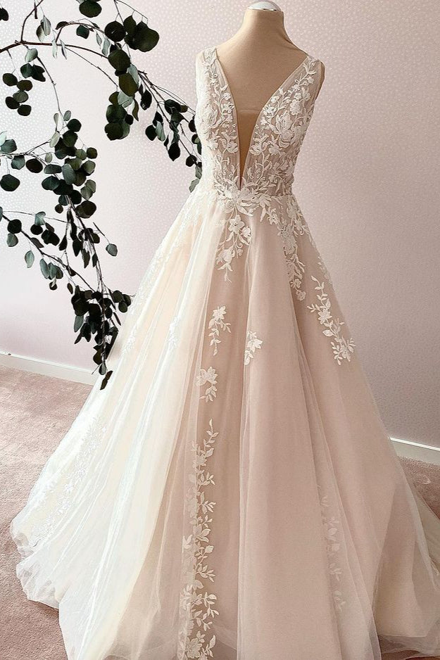 Elegant Sweetheart A-Line Wedding Dress with Wide Straps & Tulle Appliques Lace