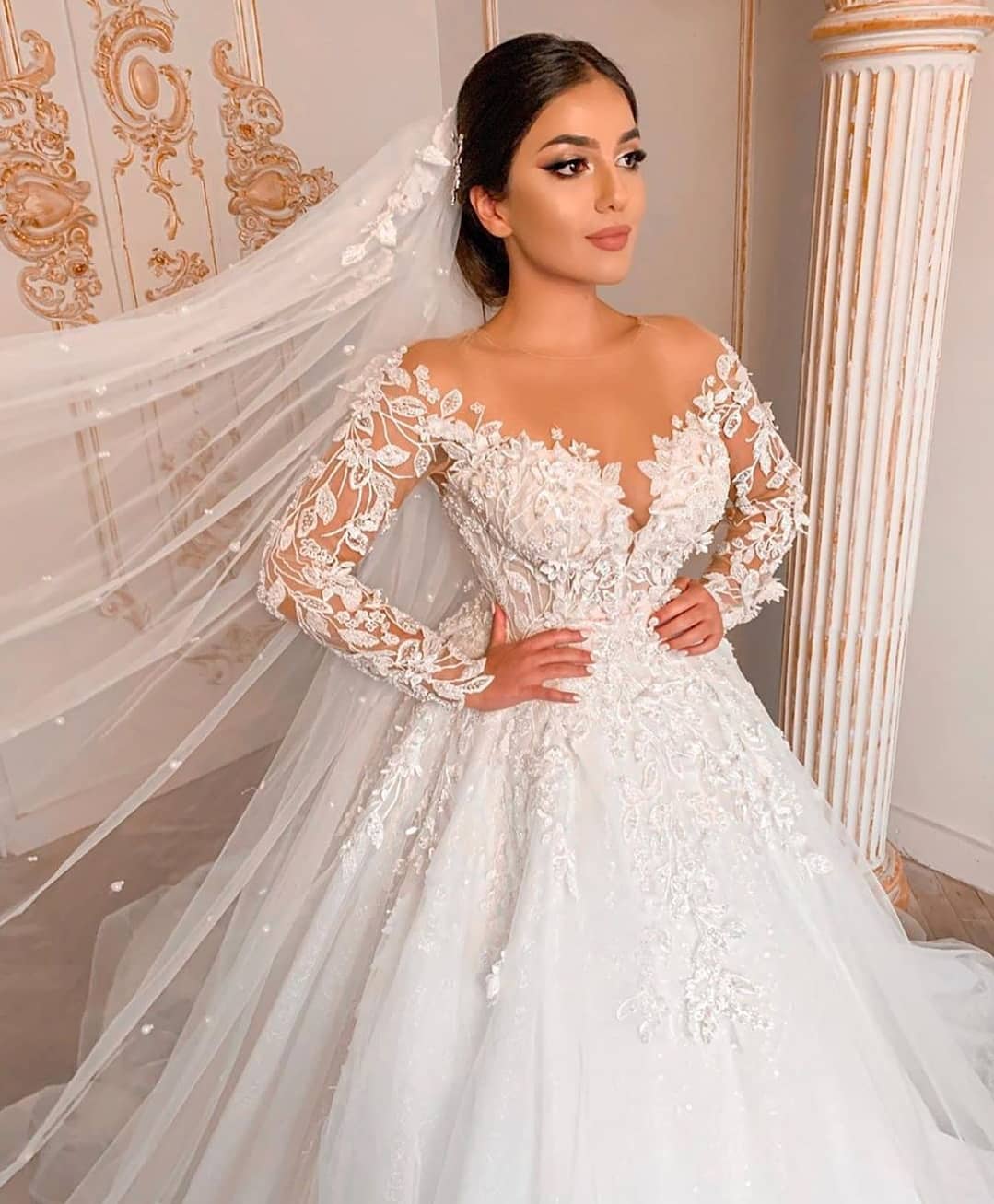 Elegant Princess Tulle Long Sleeves Wedding Dress with Lace